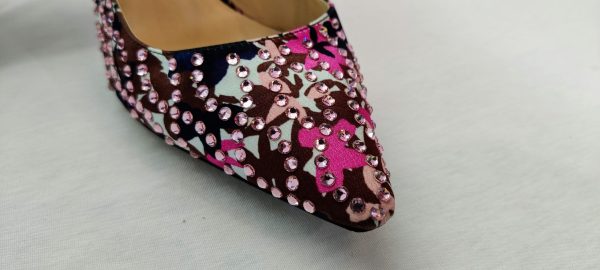 Zapato de salón de mujer con estampado floral de la marca Jimmy Choo London